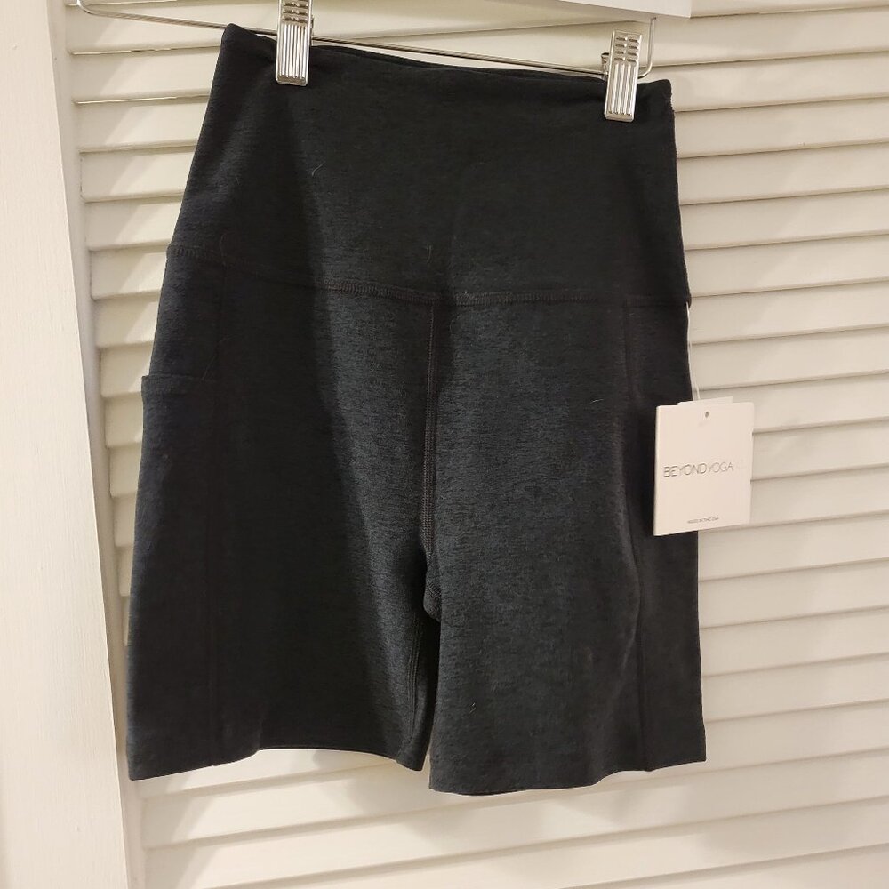 Beyond Yoga Black Bike Shorts Small NWT High Rise Pockets Athleisure